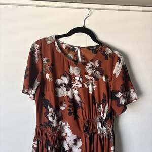 Simply Vera Vera Wang Rust Orange Floral Short Sleeve Asymmetrical Midi Dress